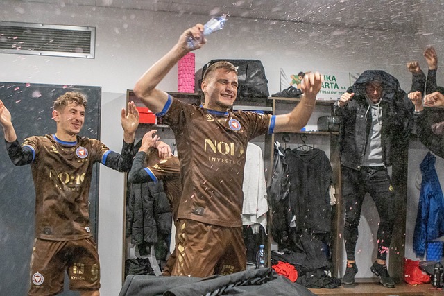 更引发了球 更引发了球